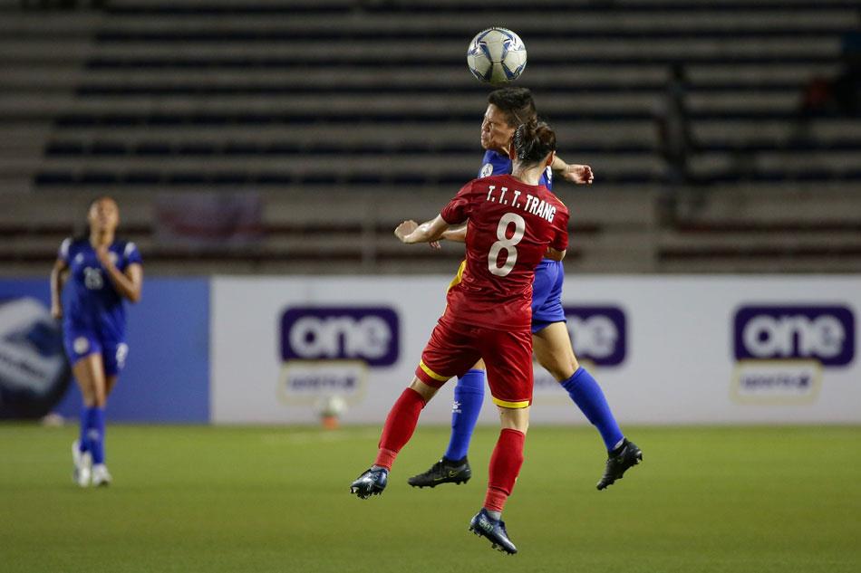 Players in action during the semi-finals match between the Philippines and Vietnam for the ASEAN Football Federation Championship held at the Rizal Memorial Football Stadium in Manila on July 15, 2022. George Calvelo, ABS-CBN News