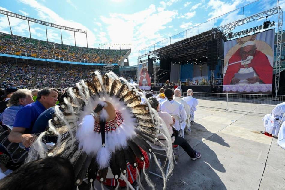 A  handout  photo  made  available  by  Vatican  Media  shows  Pope  Francis  (on  screen) holding  a  mass  at  the  Commonwealth  Stadium, in  Edmonton, Canada, July  26, 2022. Vatican  Media  handout/ANSA  EPA-EFE