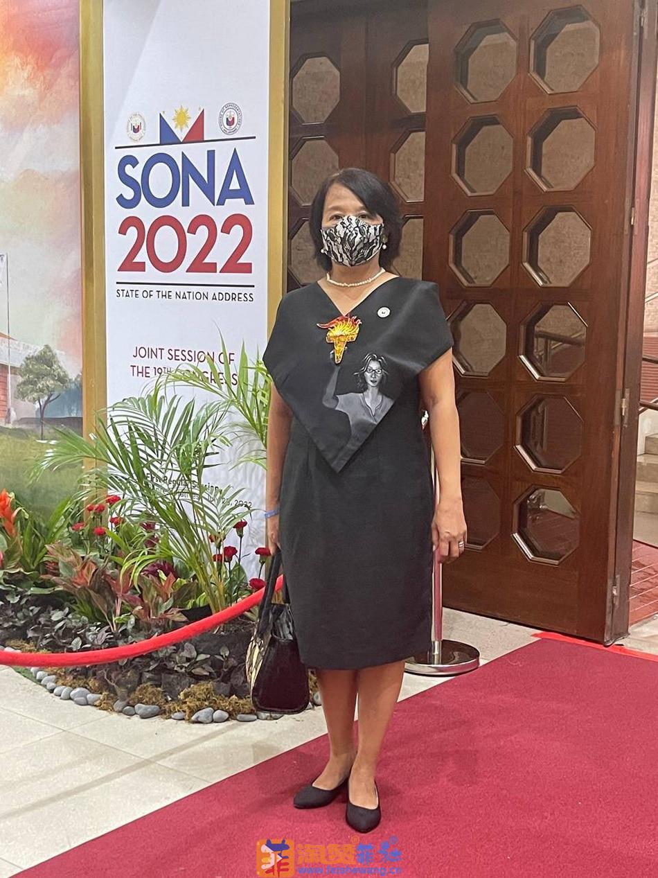 Makabayan  reps  highlight  local  artists, economic  crisis  in  #SONA2022 outfits  2