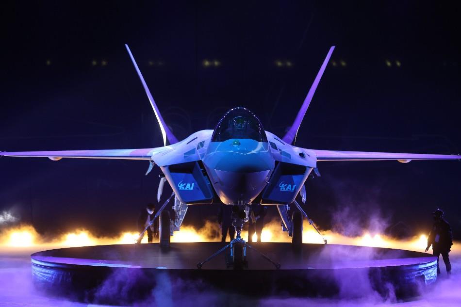 A  view  of  South  Korea's  first  prototype  of  the  next-generation  KF-X  fighter, officially  dubbed  KF-21 Boramae, being  revealed  at  the  Korea  Aerospace  Industries  Co. facility  in  Sacheon, South  Gyeongsang  Province, southeastern  South  Korea, 09 April  2021. EPA-EFE/YONHAP