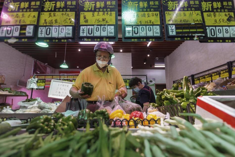 A  man  buys  vegetables  at  a  wet  market, in  Shanghai, China, 09 June  2022 (issued  on  10 June  2022). China’s  Consumer  Price  Index  (CPI) dropped  0.20 percent  in  May  2022 over  the  previous  month. It  is  the  first  decline  in  5 months, while  China’s  annual  inflation  rate  is  unchanged  from  the  last  month, standing  at  2.1 percent  in  May  2022, the  National  Bureau  of  Statistics  reported. EPA-EFE/ALEX  PLAVEVSKI